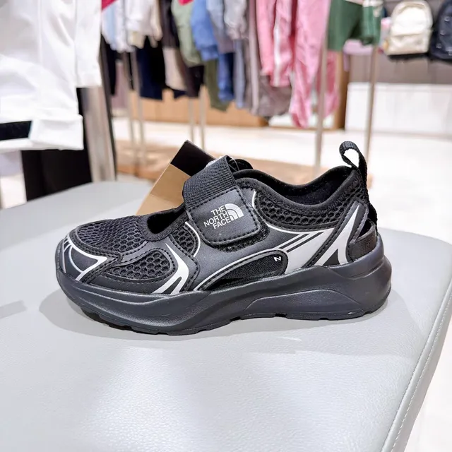 The North Face Kids Black and Silver Chunky Sneakers 3