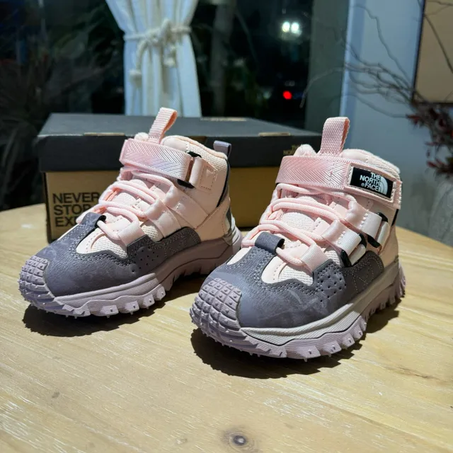 The North Face Kids Navy and Cream Dual-Closure Lugged Snow Boots 4