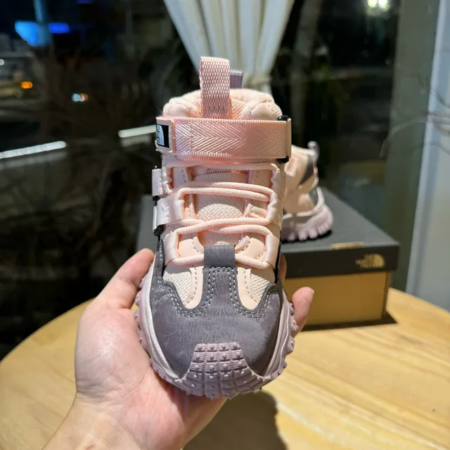 The North Face Kids Navy and Cream Dual-Closure Lugged Snow Boots 7