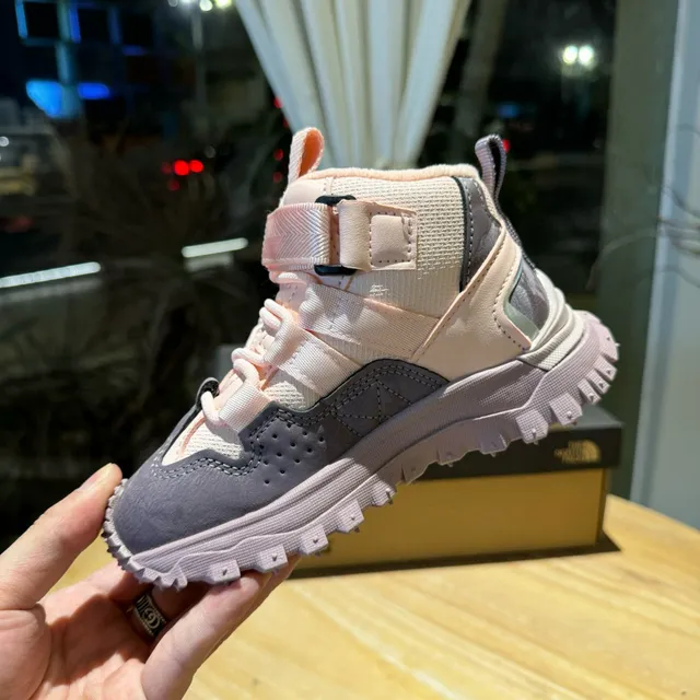 The North Face Kids Navy and Cream Dual-Closure Lugged Snow Boots 8