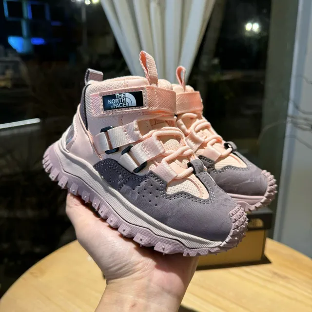 The North Face Kids Navy and Cream Dual-Closure Lugged Snow Boots 9