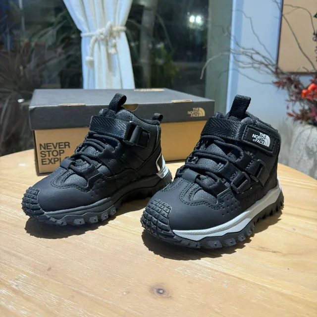 The North Face Kids Navy and Cream Dual-Closure Lugged Snow Boots 13