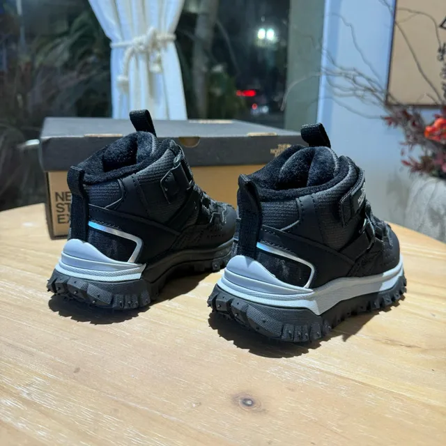 The North Face Kids Navy and Cream Dual-Closure Lugged Snow Boots 14
