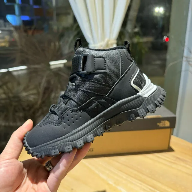 The North Face Kids Navy and Cream Dual-Closure Lugged Snow Boots 17