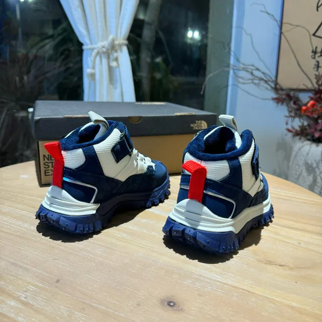 The North Face Kids Navy and Cream Dual-Closure Lugged Snow Boots 23