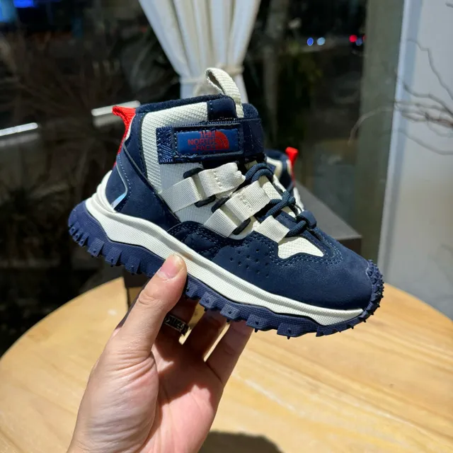 The North Face Kids Navy and Cream Dual-Closure Lugged Snow Boots 24