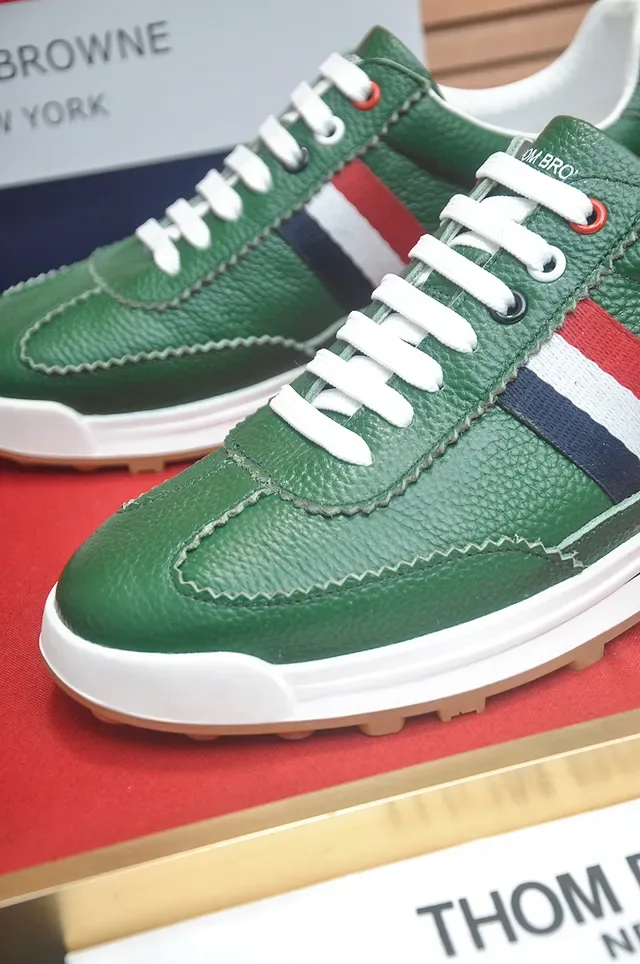 Thom Browne Sneakers Lifestyle Vert Multicolore en Cuir Granulé avec Rayure Grosgrain sur le côté 2