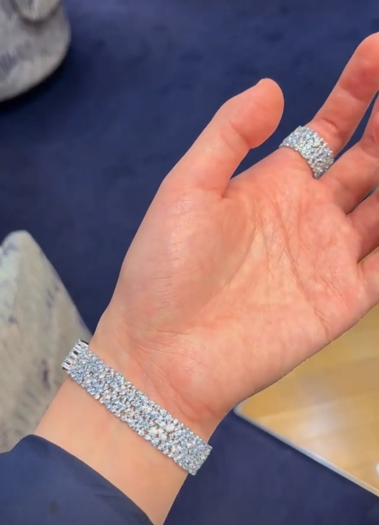 Tiffany & Co. أساور كم باڤيه كريستال زهورية 2