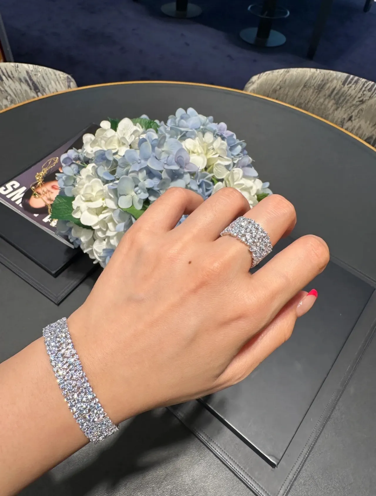 Tiffany & Co. أساور كم باڤيه كريستال زهورية 3