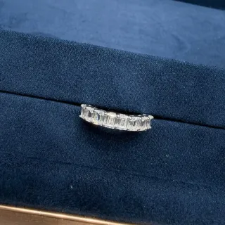 Tiffany & Co. Bague argent diamants taille émeraude couleur marine réglage griffes partagées