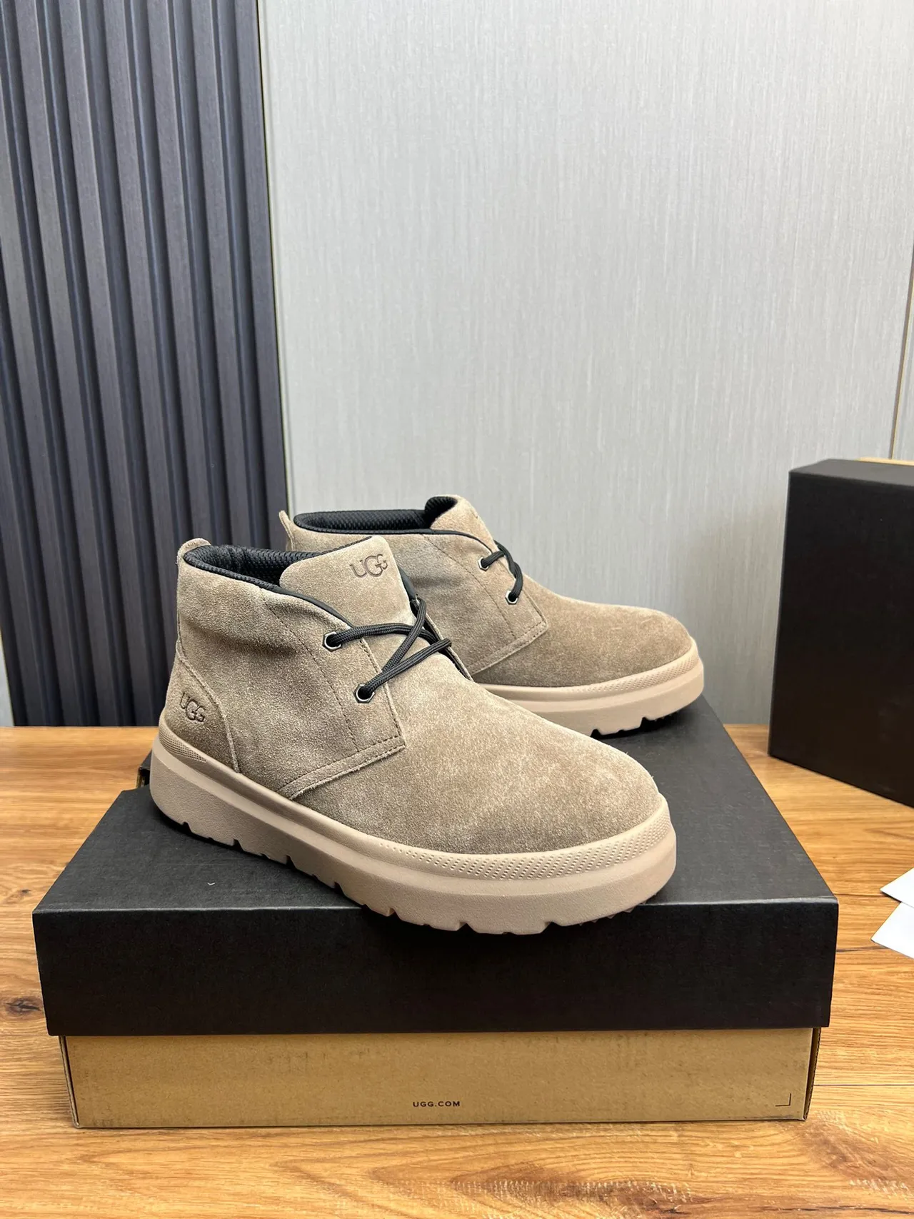 UGG Bege Preto Camurça Superior Com Cadarços Chukka Botas de Tornozelo 2