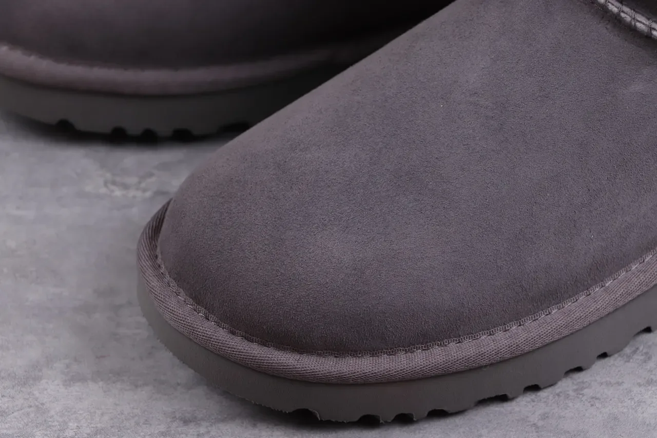 Botas de Nieve UGG Classic Button Gris Carbón 4
