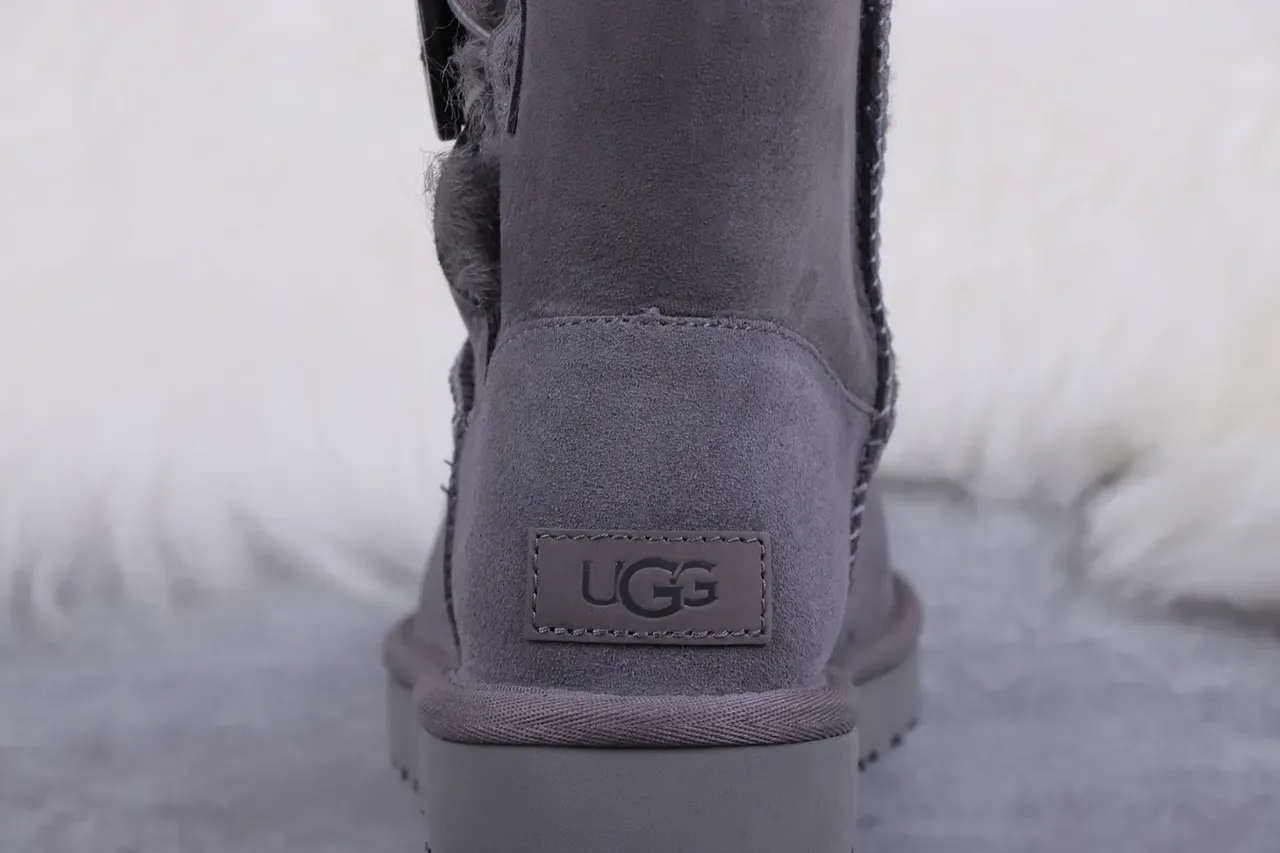 Botas de Nieve UGG Classic Button Gris Carbón 5