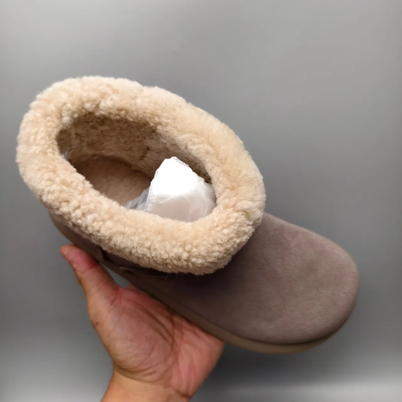 UGG Bota de tornozelo Classic Mini Taupe camurça forro de pele de carneiro 3
