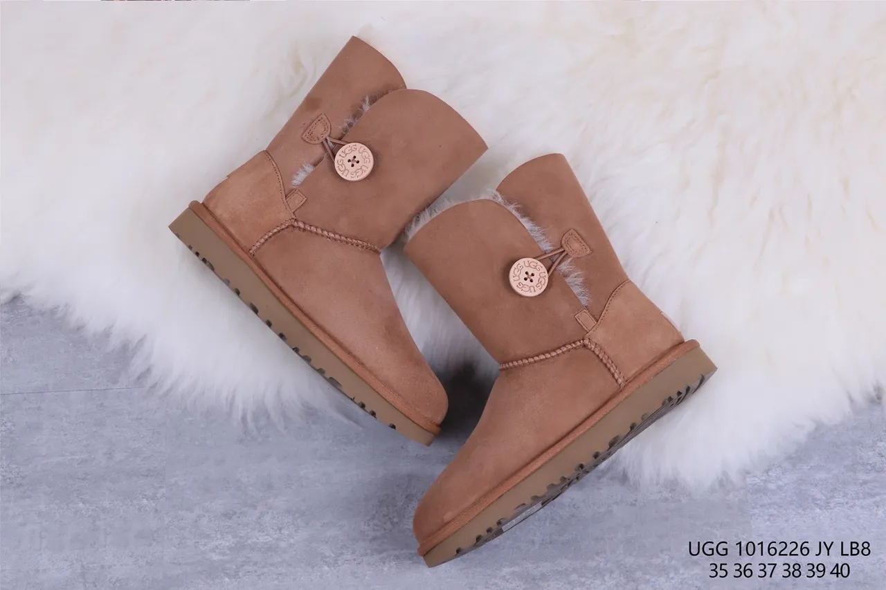 UGG Classic Short Chestnut Suede Shearling-Lined Snow Boots 7