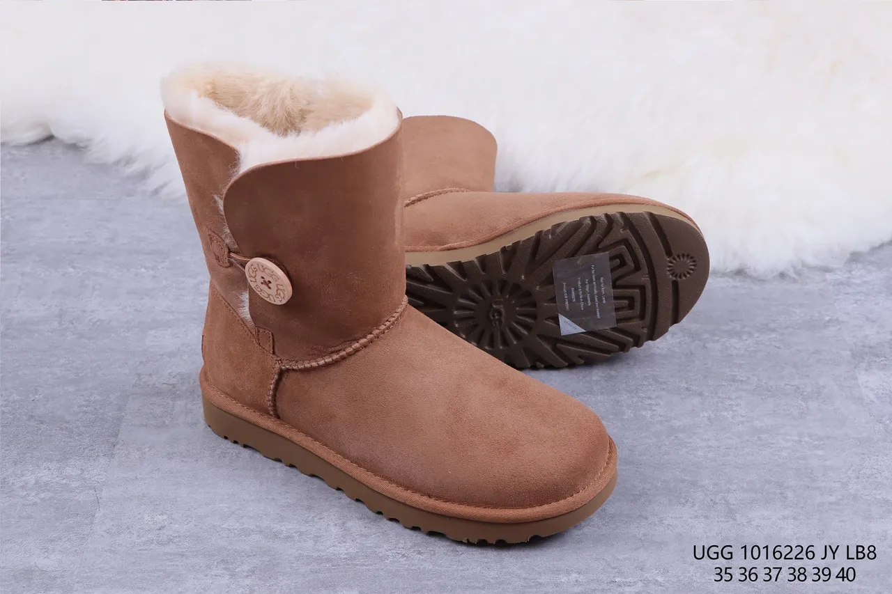 UGG Classic Short Chestnut Suede Shearling-Lined Snow Boots 10