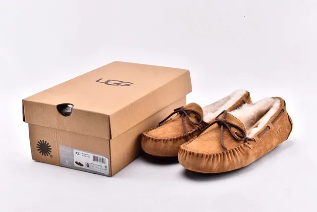 UGG Dakota Tan Suede Shearling-Lined Moccasin Loafers 14