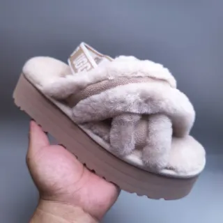 UGG Tasman بيج فروي متقاطع منصة نعال