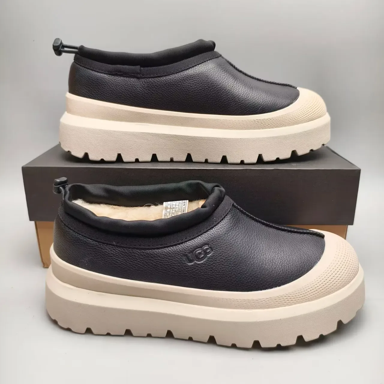 UGG Tasman 黑色米色 厚底一脚蹬雪靴 2