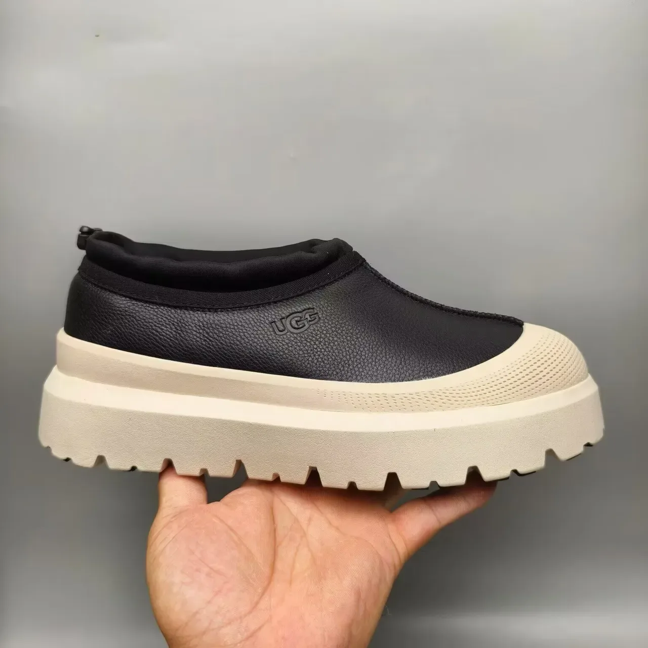 UGG Tasman 黑色米色 厚底一脚蹬雪靴 3