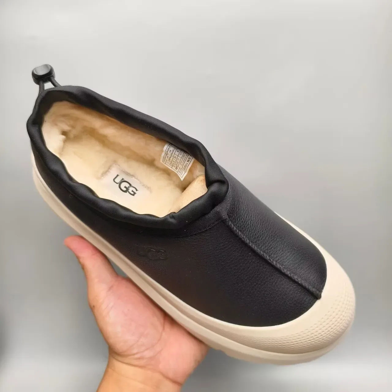 UGG Tasman 黑色米色 厚底一脚蹬雪靴 4