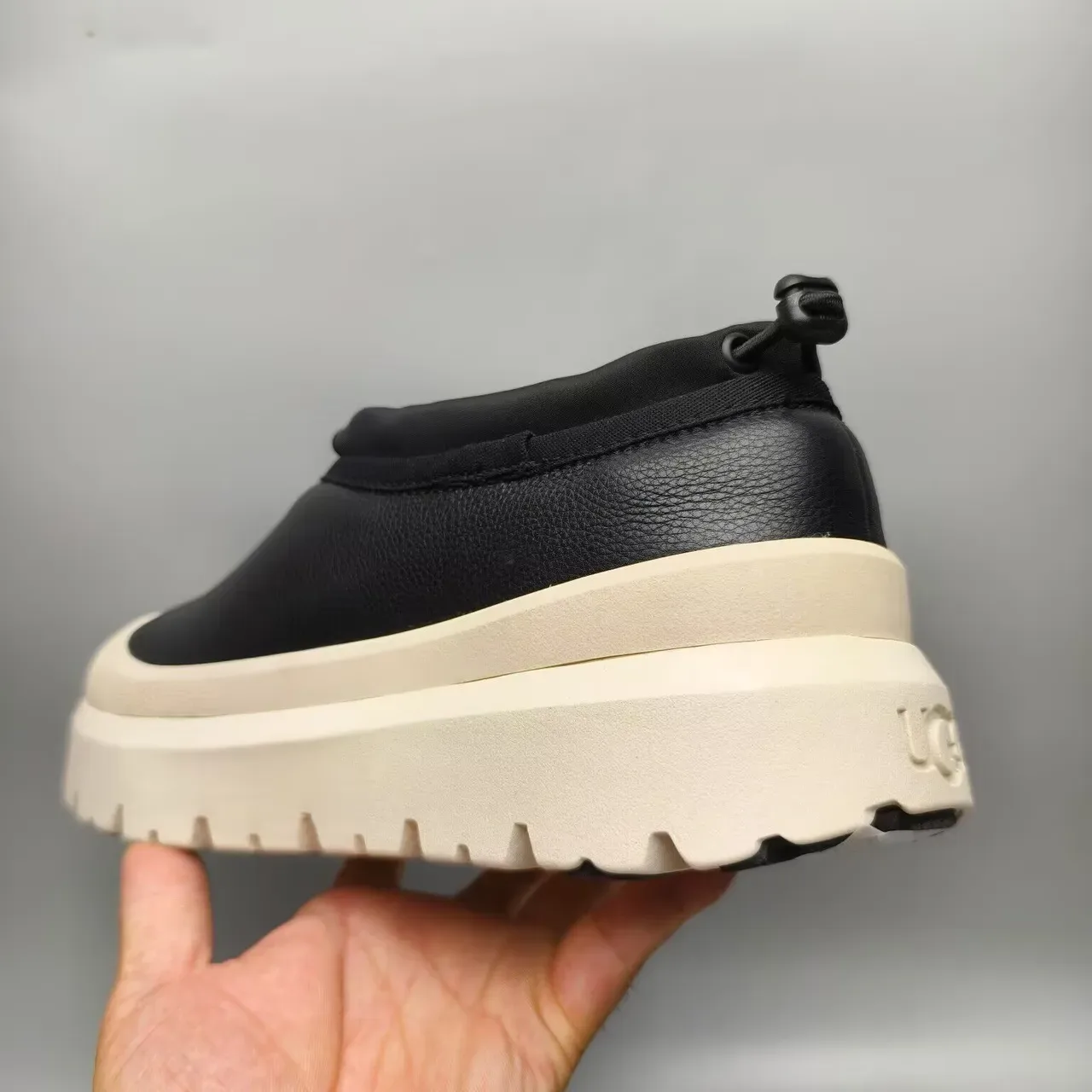 UGG Tasman 黑色米色 厚底一脚蹬雪靴 5