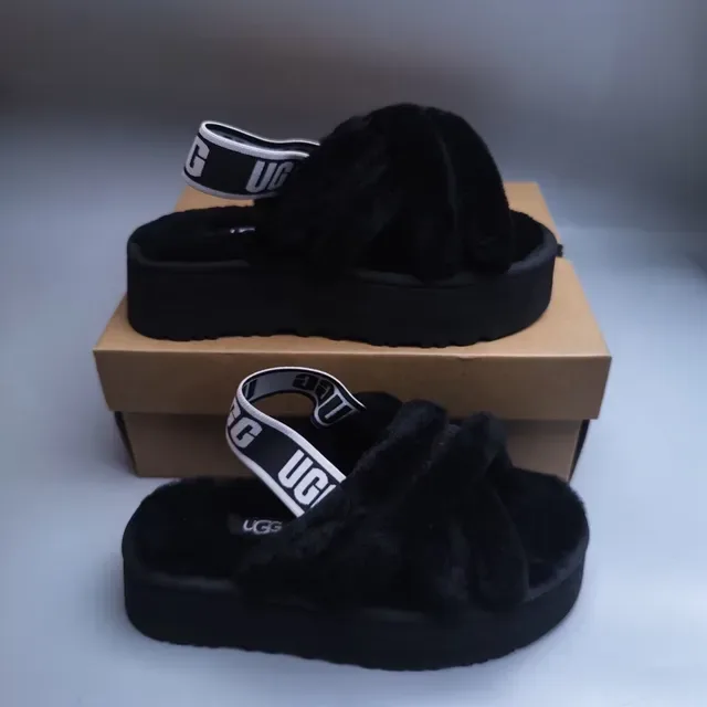 UGG Tasman काला फजी प्लेटफॉर्म स्लिपर्स 3