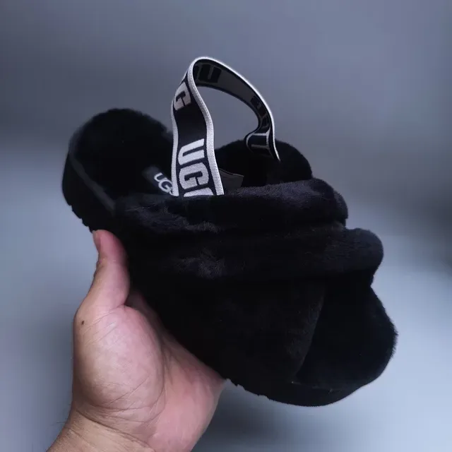 UGG Tasman काला फजी प्लेटफॉर्म स्लिपर्स 6