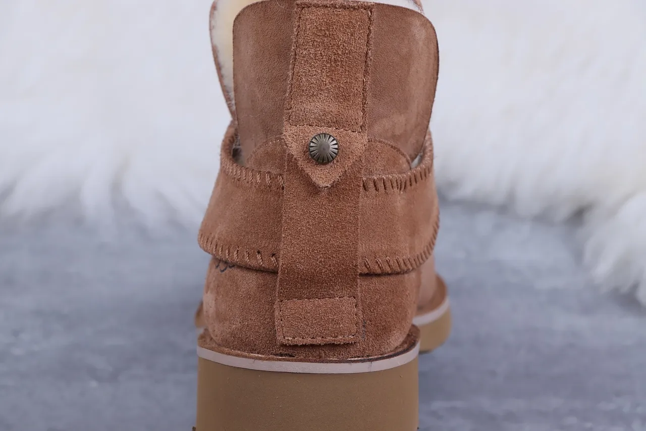UGG Tasman 棕色麂皮羊毛里踝靴 5
