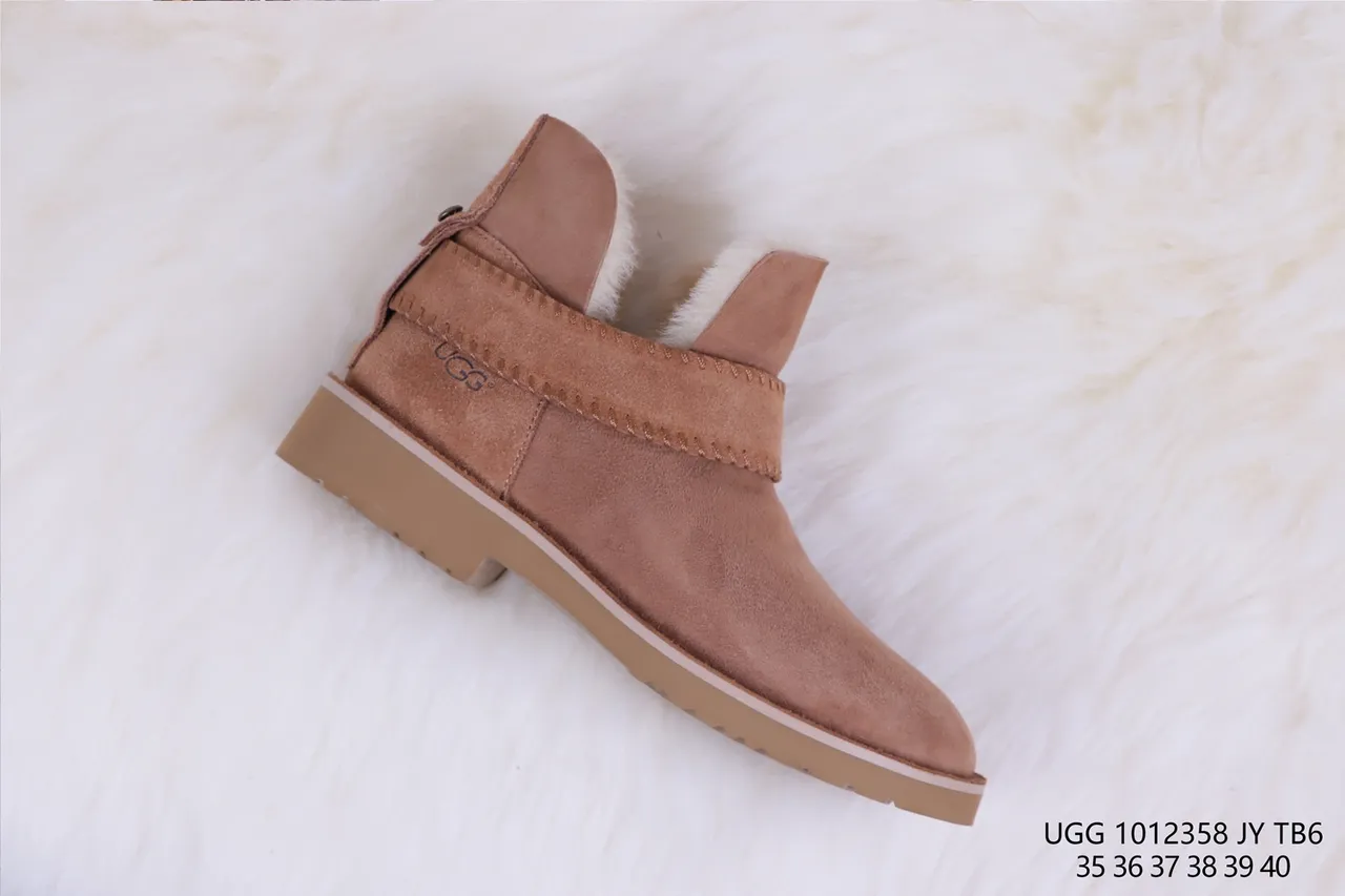 UGG Tasman 棕色麂皮羊毛里踝靴 6