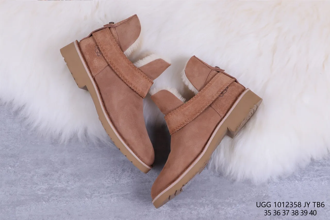 UGG Tasman 棕色麂皮羊毛里踝靴 7