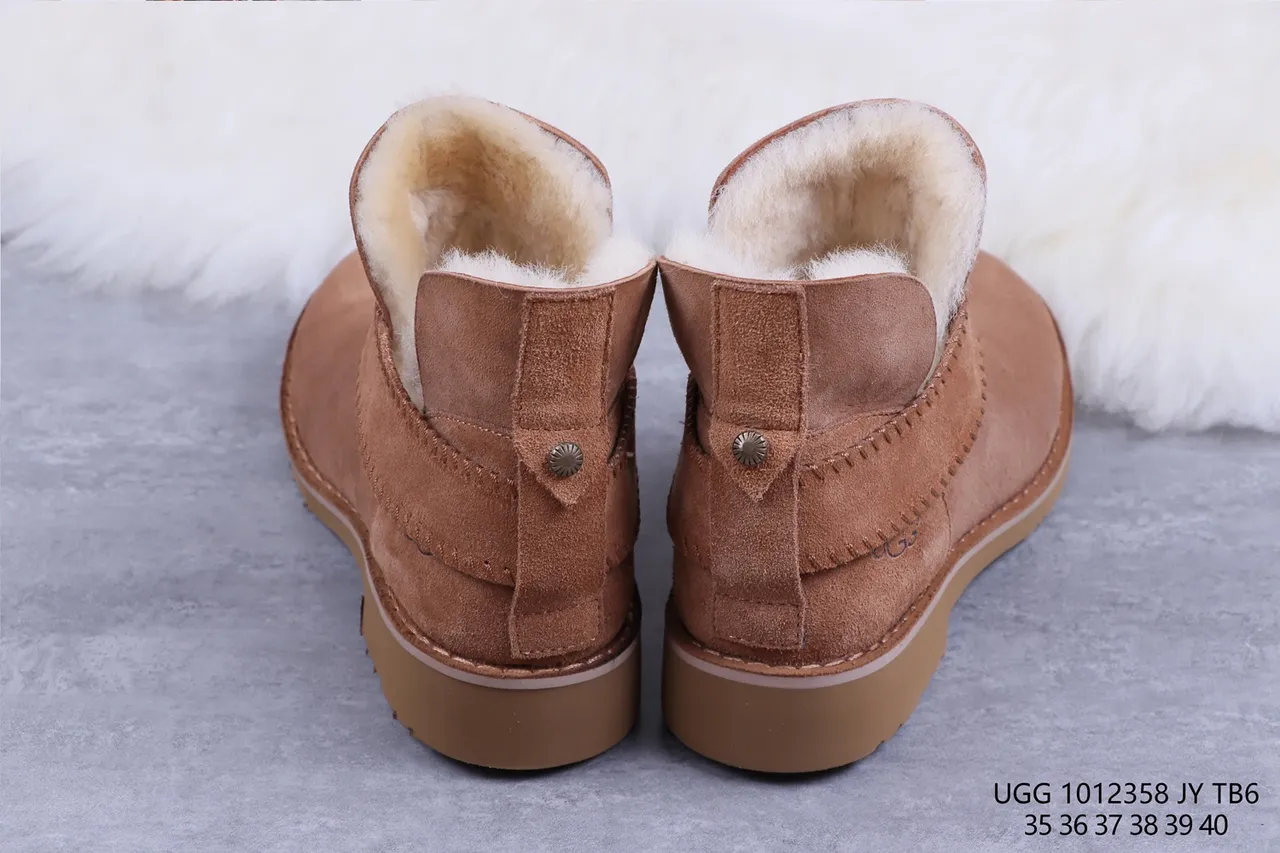 UGG Tasman 棕色麂皮羊毛里踝靴 8