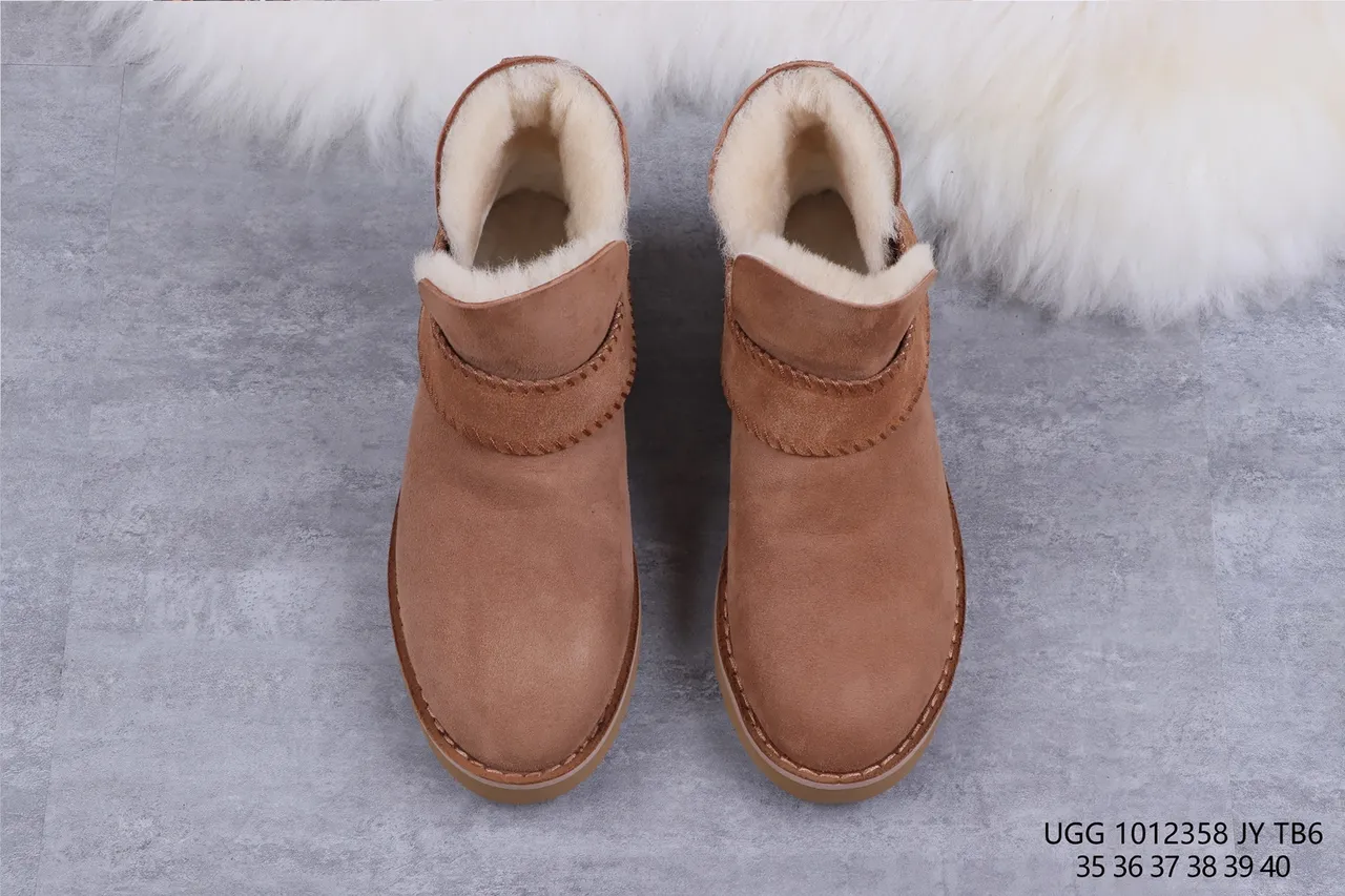 UGG Tasman 棕色麂皮羊毛里踝靴 9