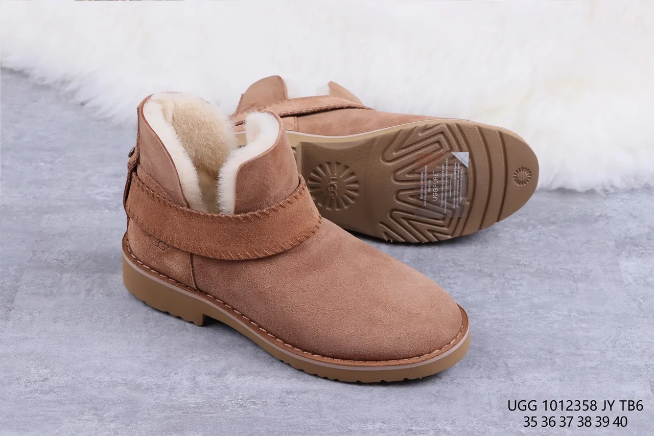 UGG Tasman 棕色麂皮羊毛里踝靴 10