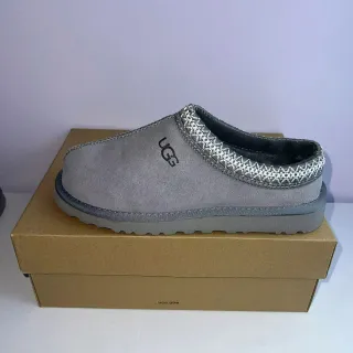 UGG Tasman ग्रे सिल्वर स्यूड ऊपरी बुनावट ट्रिम कॉलर स्लिपर्स