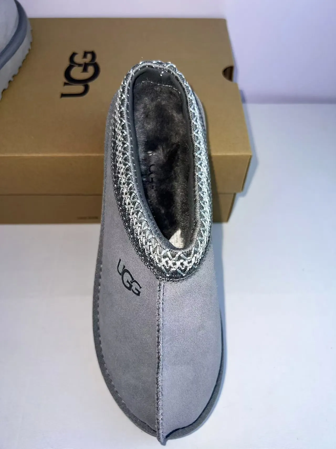 UGG Tasman رمادي فضي جلد علوي زخرفة منسوجة ياقة نعال 4