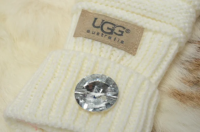 UGG Tasman Red White Ribbed Faux-Fur Cuff Knit Gloves 3