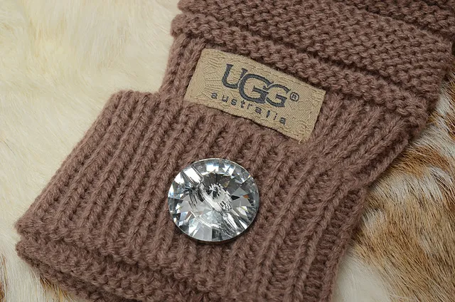 UGG Tasman Red White Ribbed Faux-Fur Cuff Knit Gloves 4