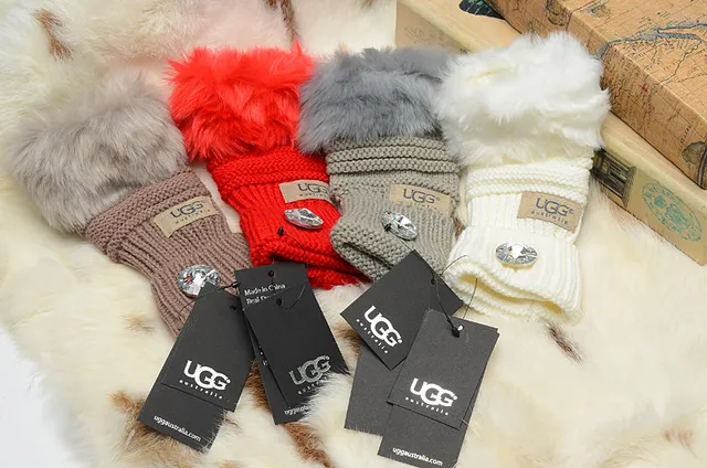 UGG Tasman Red White Ribbed Faux-Fur Cuff Knit Gloves 7