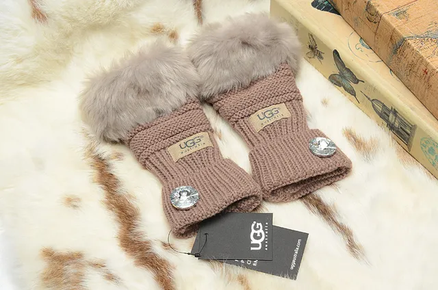 UGG Tasman Red White Ribbed Faux-Fur Cuff Knit Gloves 15