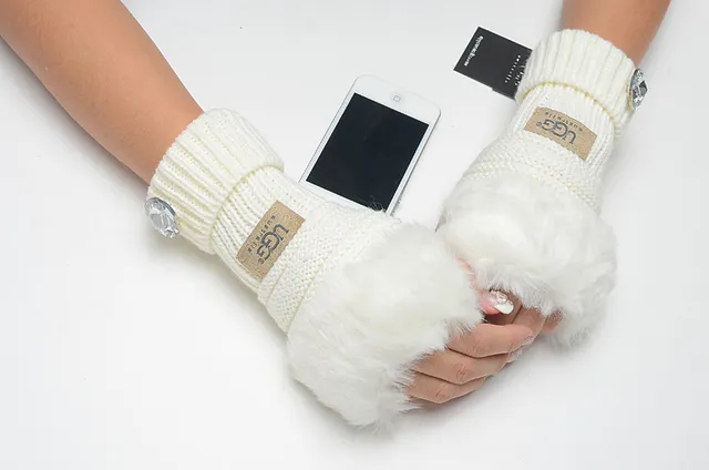 UGG Tasman Red White Ribbed Faux-Fur Cuff Knit Gloves 17