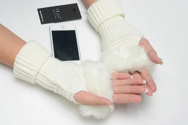 UGG Tasman Red White Ribbed Faux-Fur Cuff Knit Gloves 18