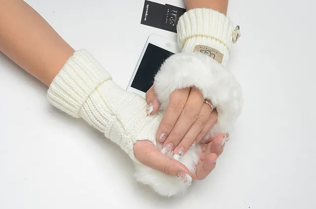UGG Tasman Red White Ribbed Faux-Fur Cuff Knit Gloves 20