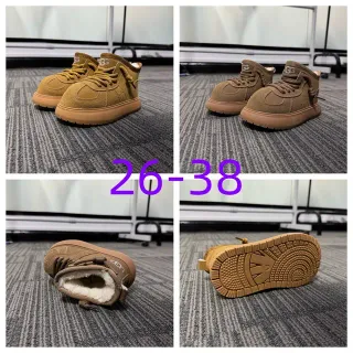 UGG Tasman-Style भूरी सुड शियरलिंग लाइनड बर्फ के जूते