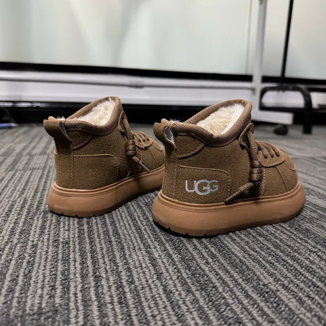 UGG Tasman-Style Tan Suede Shearling-Lined Snow Boots 21