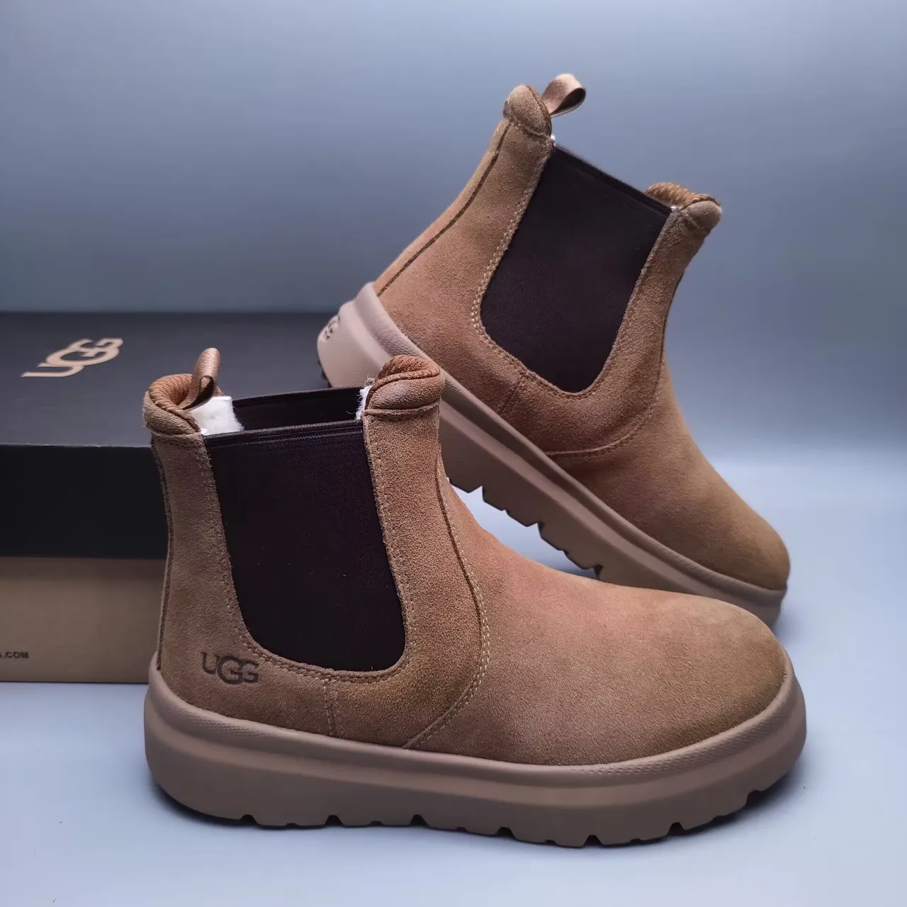 UGG Tasman Tan 麂皮切尔西靴 2