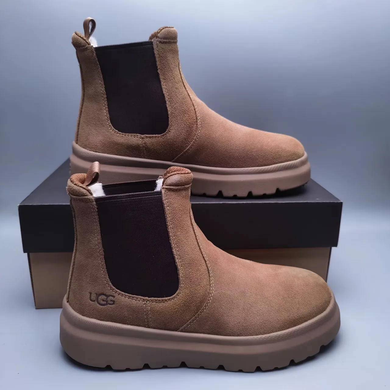 UGG Tasman Tan 麂皮切尔西靴 3