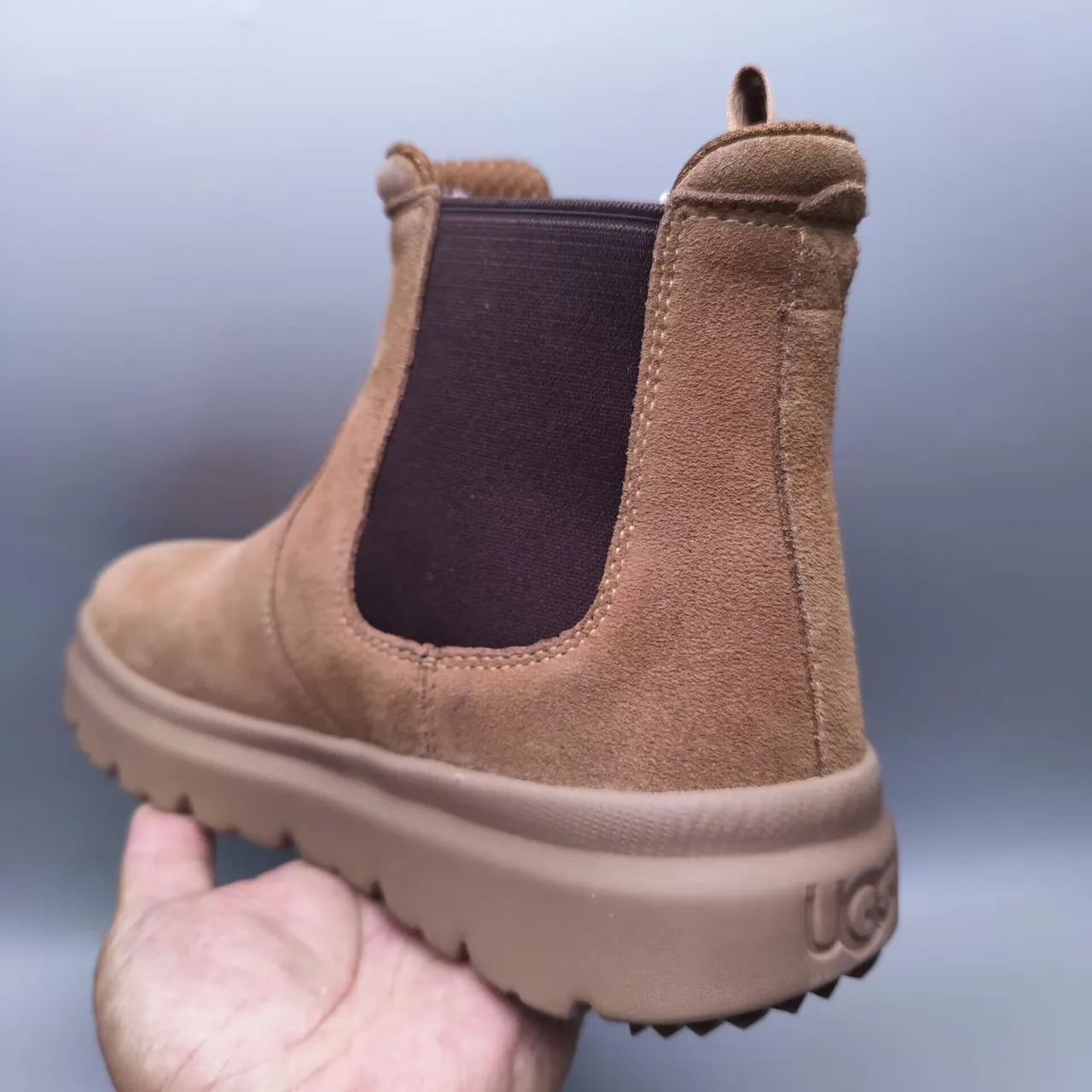 UGG Tasman Tan 麂皮切尔西靴 5