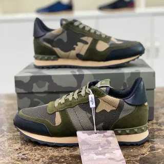 Valentino Garavani Camuflaje Pirámide Stud Lifestyle Sneakers