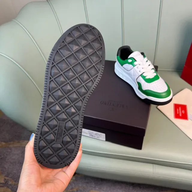 Valentino Garavani VLogo Sneaker vert blanc noir style de vie sneakers 2